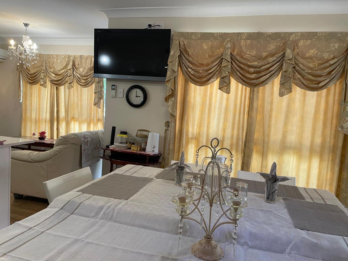 Theme Parks Amituofo Homestay Gold Coast Kültér fotó