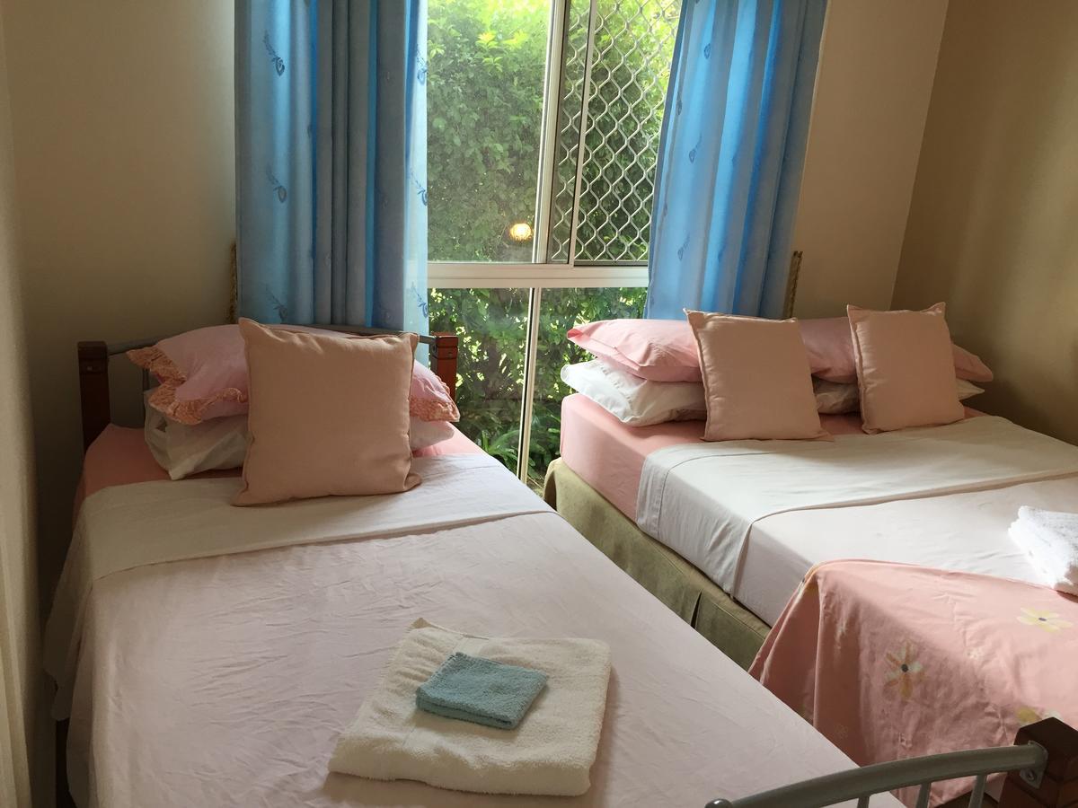 Theme Parks Amituofo Homestay Gold Coast Kültér fotó